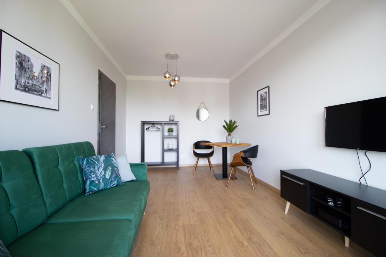 Patio Praga Metro Apartment Warsaw Exterior photo
